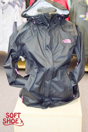 Venture Jacket - TNF Black/Cerise Pink